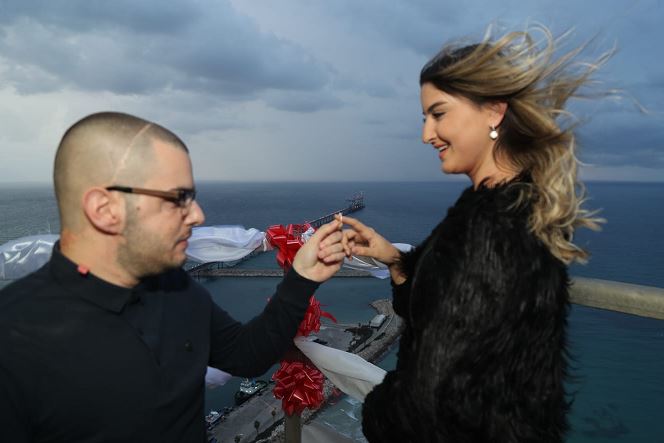 פצוע צוק איתן הציע לחברתו נישואין על ארובת תחנת הכוח חדרה [אנשים 📹]