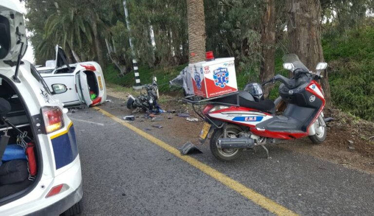 הכביש היפה והמסוכן בפרדס חנה: התאונות בדרך הנדיב – הפעם שני רכבים הושבתו לגמרי ● תמונות מהזירה
