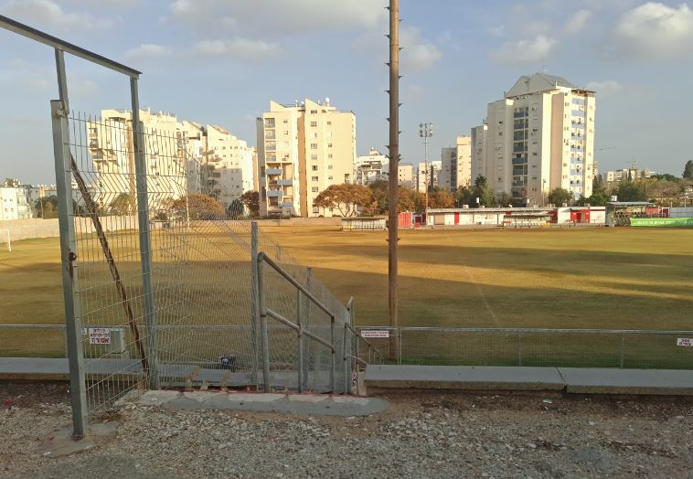 עסקת קומבינציה באצטדיון בחדרה: ההסתדרות מכרה לחברת גרופית מגרש המיועד לבנייה רוויה ודיור מוגן