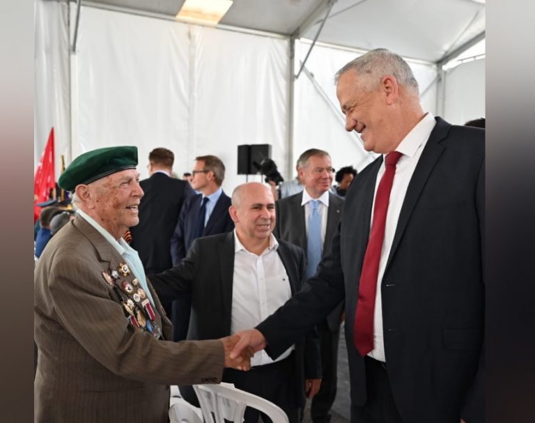 בני גנץ עם יהודה דוידוב מאור עקיבא: "חיים בינינו אלפי גיבורים אלמונים"