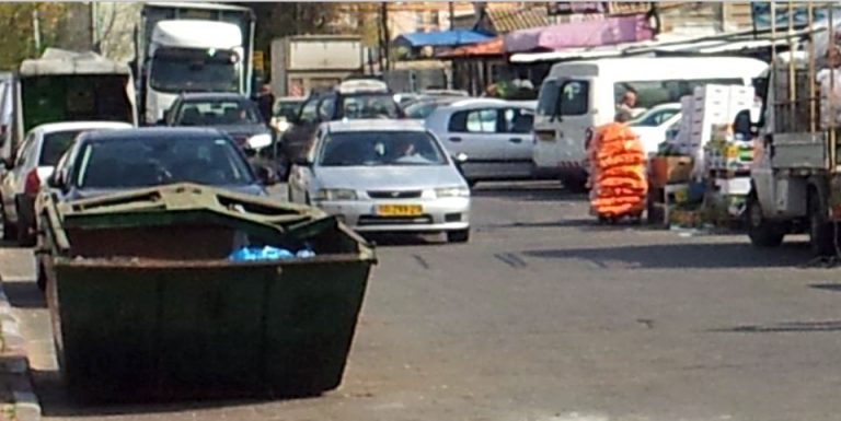 "השוק העירוני באור עקיבא נראה כמו בעזה": תושבים וחברי מועצה בעיר כועסים על הסחבת בבניית השוק החדש