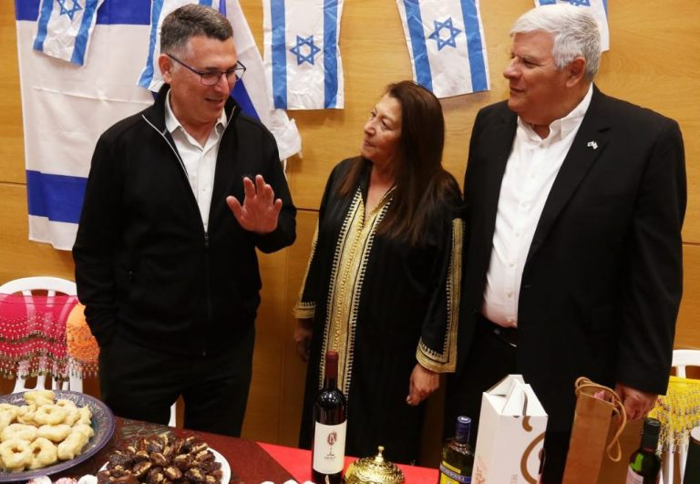 מופלטה 2021 || בחדרה, אור עקיבא והמושבות חוגגים מימונה – גם גדעון סער קפץ לבקר