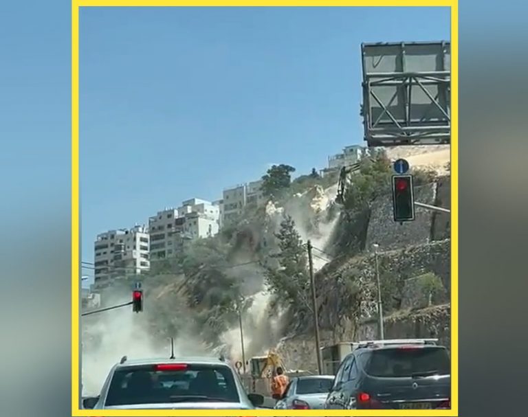 הולך ומתדרדר: מפולת אבנים גרמה לחסימת כביש בישראל [וידאו] (רחבי הרשת)