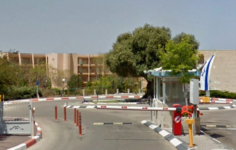 אישום: שכר דירה בקיסריה, התחזה לבעלת הדירה – והשכיר את הדירה בעצמו תמורת אלפי שקלים