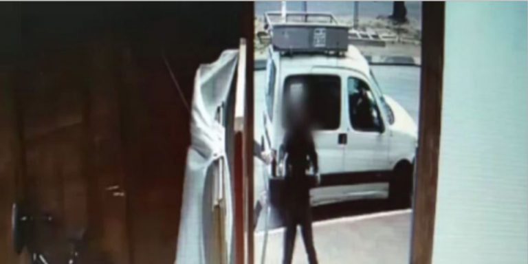 צפו: נתפסה חוליית גנבי רכב בחדרה – השוטרים איתרו ברכב גם 2 נשים [וידאו]