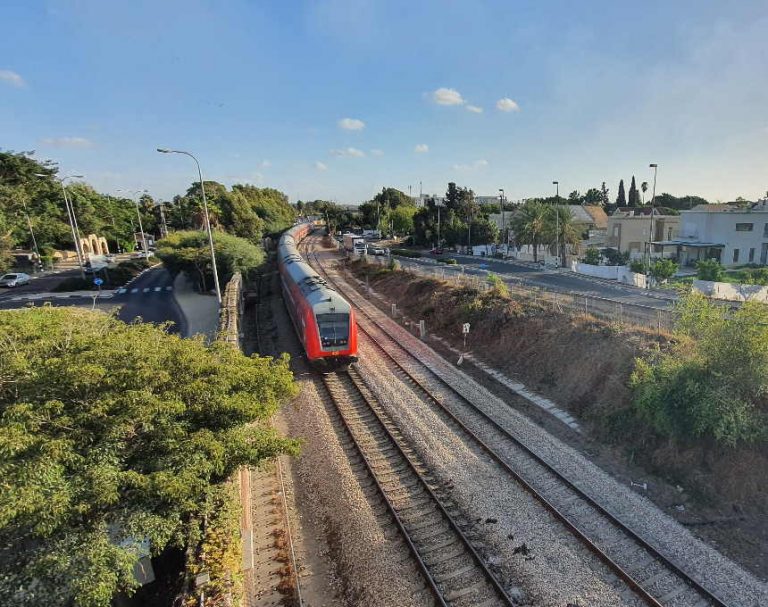 אינטרנט רציף וקליטה סלולרית ברכבת: נחתם מסמך הבנות לשדרוג השירות בקרונות