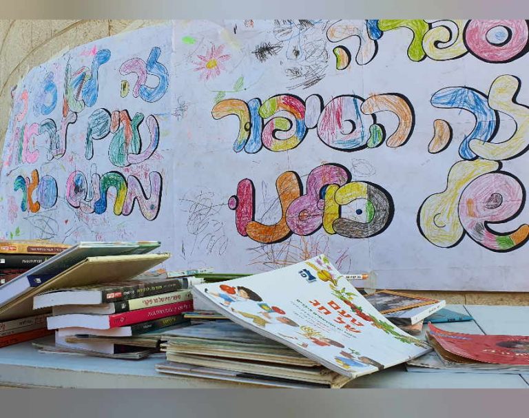 מחאת המתנ"ס והספריה באור עקיבא עלתה מדרגה: פורץ מנעולים, מאבק אישי ותושבים שדורשים פתרון [וידאו]