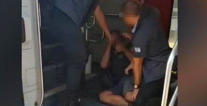 בן 20 נכנס שיכור לתחנת הרכבת בחדרה וגרם לעצירת תנועת הרכבות