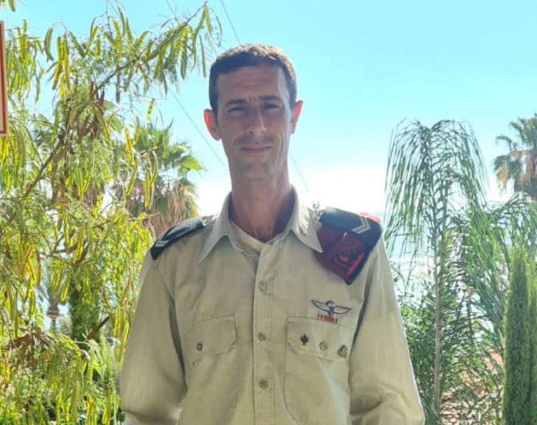 רס"ר יואל קיפר מחדרה, מפקח מטבח 35 כיום, זכה באות המערכה ללחימה ברצועת הביטחון בלבנון