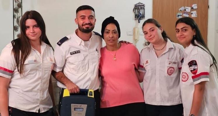 בת ה-44 התמוטטה בביתה בגלל דום לב – זה מה שהציל את חייה