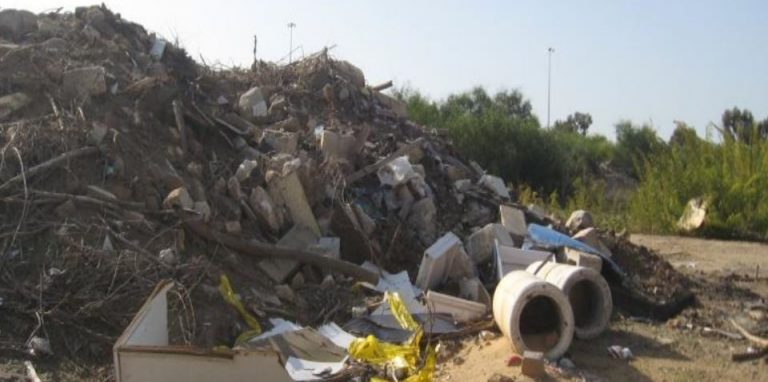 לאחר סיורים ומעקבים: קנסות כבדים למשליכי פסולת בניין בפרדס חנה-כרכור
