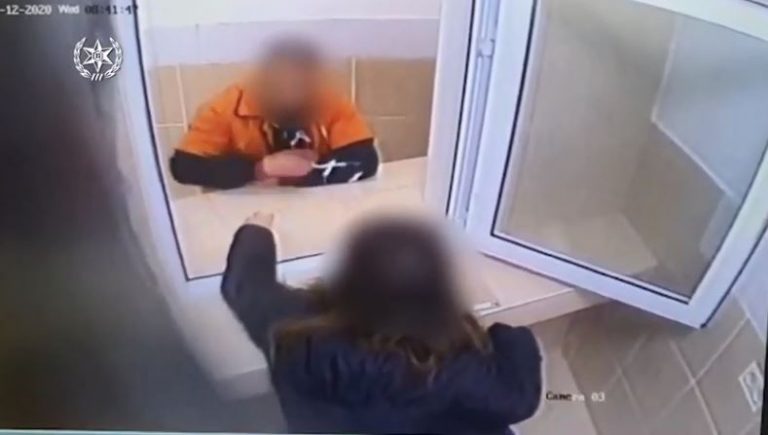 אישום: תושב אור עקיבא תקף מפקח של יחידת צור בשירות בתי הסוהר