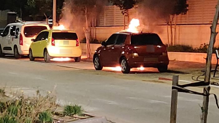 הסוף לחבורת המציתים? המשטרה עצרה שניים בני 39 בחשד להצתות רכבים באור עקיבא