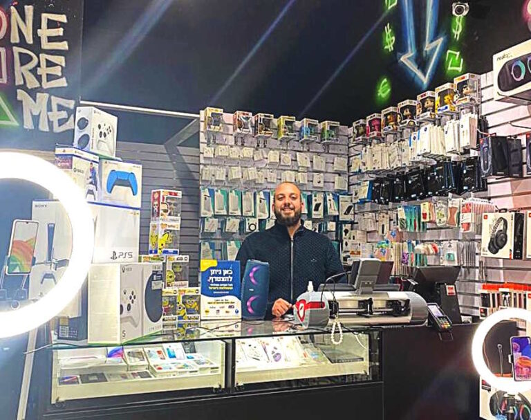 חדש בתחום הסלולר והמחשבים באור עקיבא: "פיקס פון" נפתחה בעיר