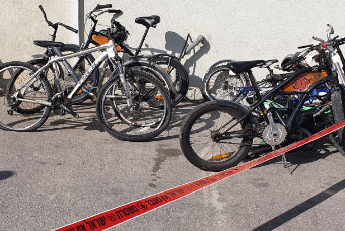 נערים מחדרה נעצרו בחשד לגניבת עשרות זוגות אופניים