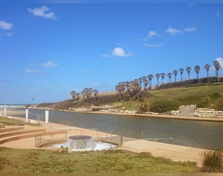 "הגלעד לזכרו של נחום היימן בפארק נחל חדרה במצב מוזנח"