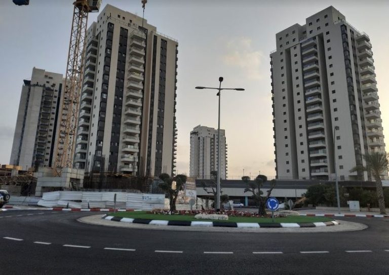 בשעה טובה: הכיכר החדשה ליד הפרויקטים "מבואות קיסריה" ו"נוף ים" באור עקיבא- הושלמה