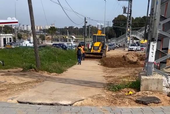 המעבר למכוניות בגבעת אולגה: הצעקות וההאשמות שכמעט הביאו לפיצוץ ישיבת המועצה