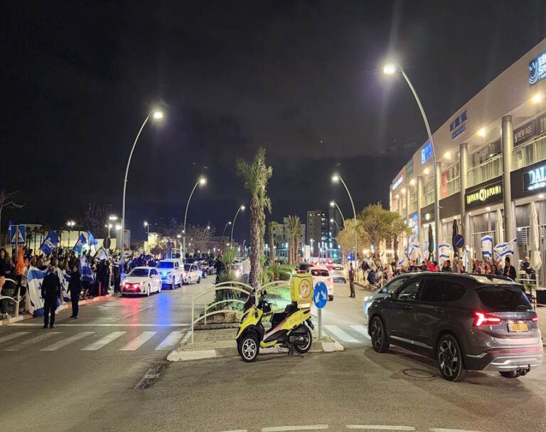 הבוקר שלאחר המחאה באור עקיבא: הסרטונים, הסיקור בתקשורת והתגובות שאחרי (וידאו)