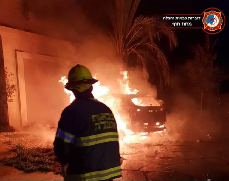 טרקטורון עלה באש ברחוב דוד המלך באור עקיבא [תמונה מהזירה 📸]