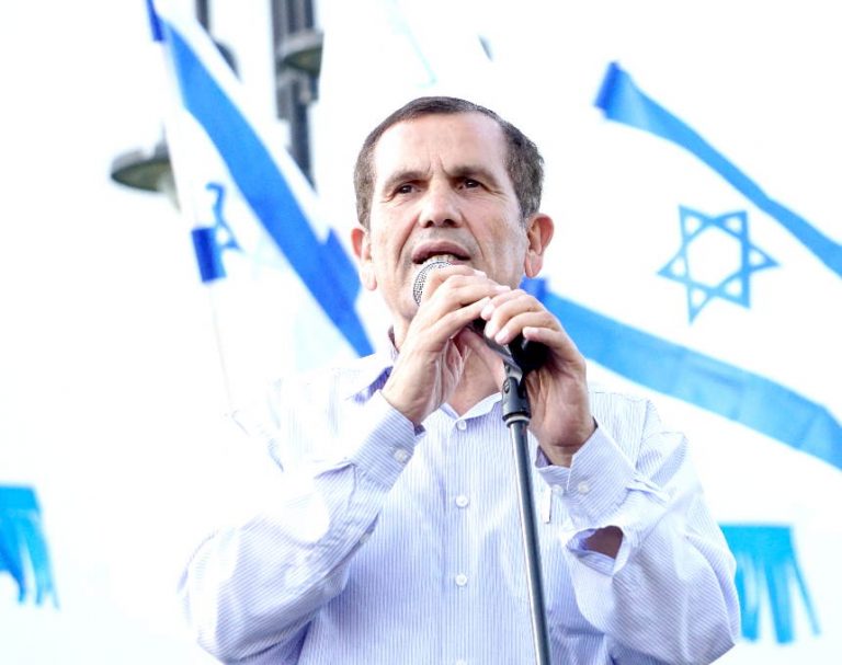 ראש עיר בהעדר סמכויות: יעקב אדרי יחזור בחודש הבא לאור עקיבא, אבל בית המשפט הטיל עליו מגבלות רבות