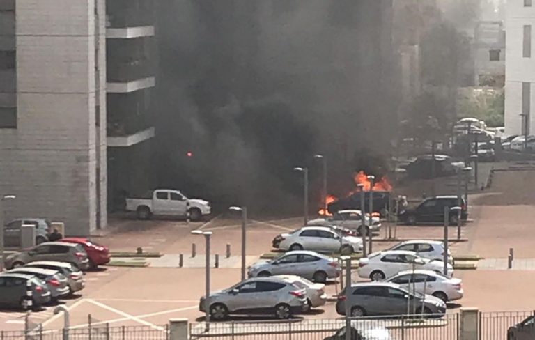 מזעזע: כך עלה באש אדם תמים במרכז בגלל ניסיון חיסול [וידאו]