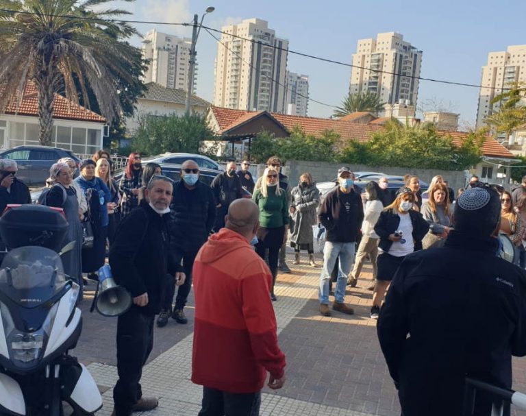 חבר מועצת העיר אור עקיבא משה ביטון תוקף את העירייה: "רומסת את כבוד עובדיה"