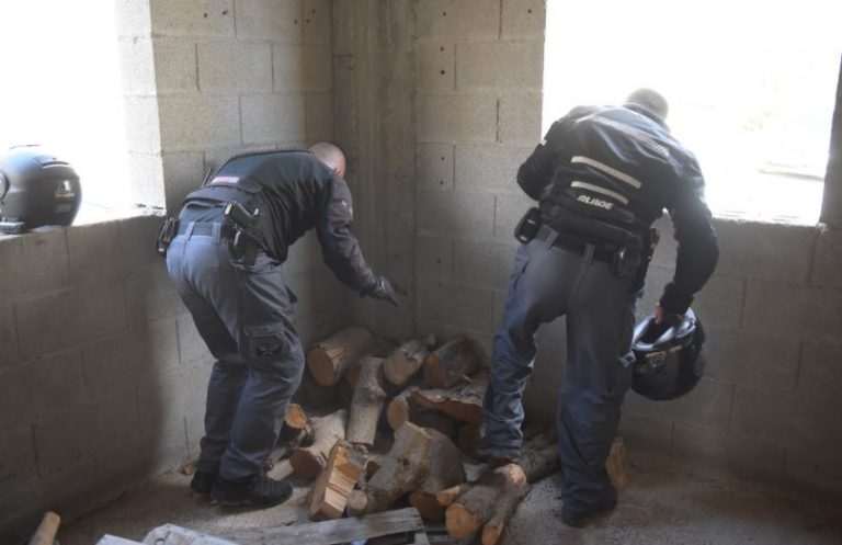 פשיטה על מתחם באור עקיבא: אותרו רימוני רסס שנגנבו מצה"ל