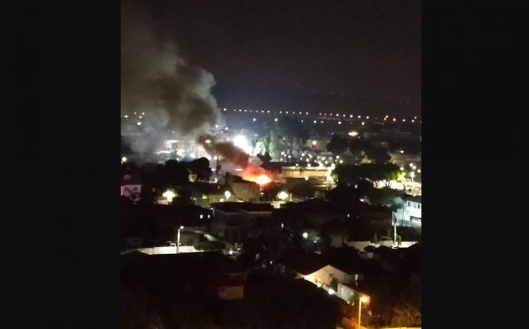 הצתת קצביית פריג' באור עקיבא: הוארך מעצרם של האב והבן החשודים – גם בחשד לסחיטה באיומים