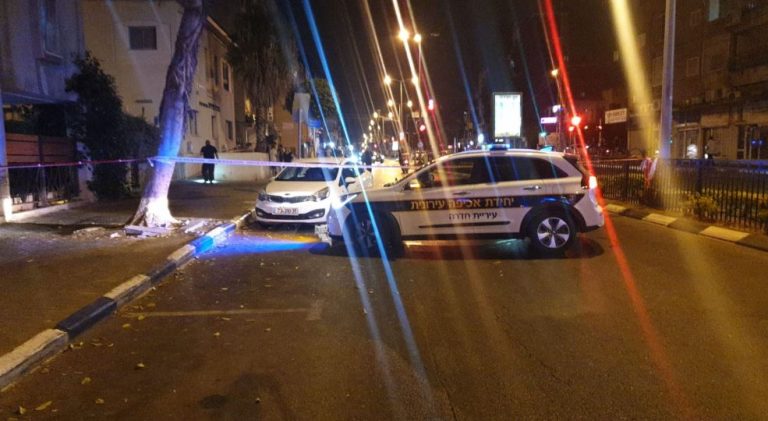שוטרים סימנו לבן 18 מחדרה לעצור בגלל נהיגה עם סלולרי, הוא החל להימלט מהם – זו הסיבה