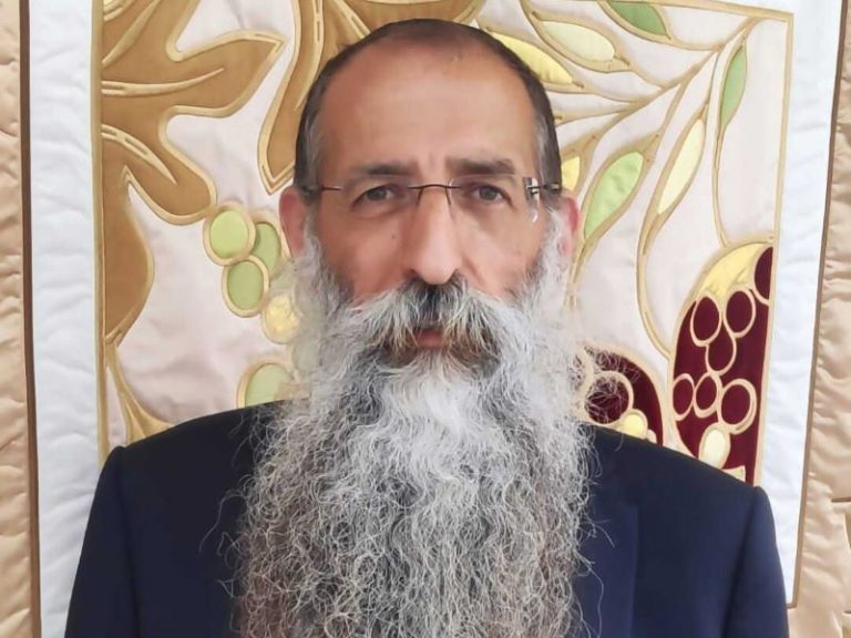 עכשיו זה רשמי: שליח חב"ד לאור עקיבא, הרב אליעזר שמולביץ, נבחר לרב היישוב קיסריה