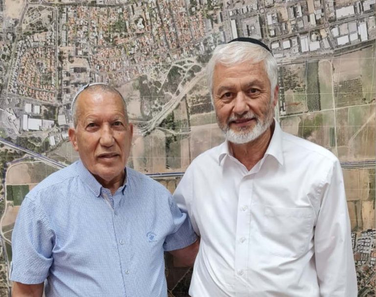 מגיע לו: רחמים צלאח קיבל את אות "יקיר העיר" בבמת העצמאות באור עקיבא