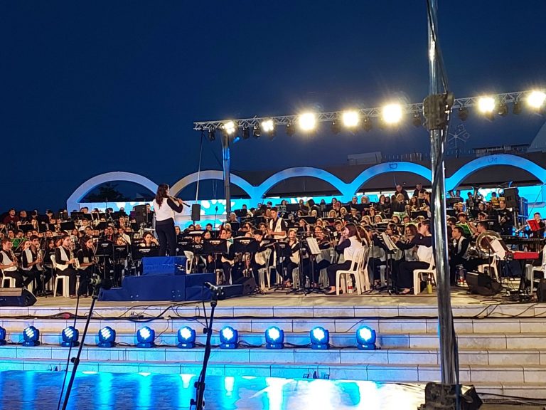 צפו: תזמורת כלי הנשיפה מאור עקיבא השתתפה בקונצרט הסיום בפסטיבל הנושפים בכפר סבא [וידאו]