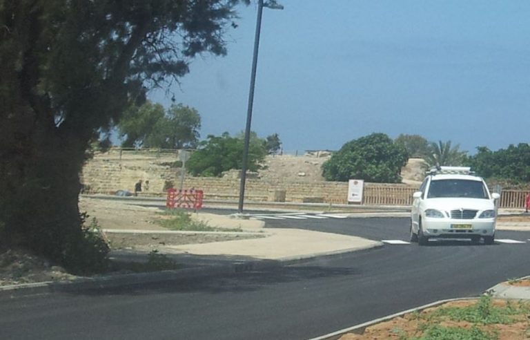 תושבי קיסריה זועמים על הרשויות בשל הידרדרות הסדר הציבורי והביטחון האישי ביישוב