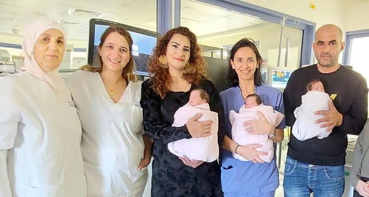 אם ל- 6 ילדים ילדה שלישייה בהריון ספונטני בחדרה