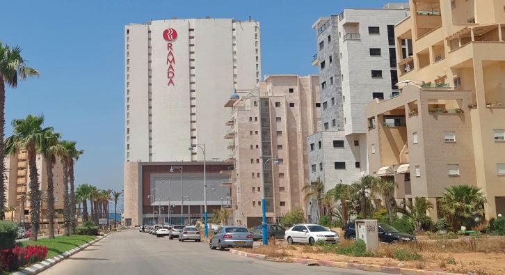 זוג נשוי טרי שהתארח במלון בחדרה תבע ממנו 80 אלף ש"ח: "לא סיפקו מה שהתחייבו"