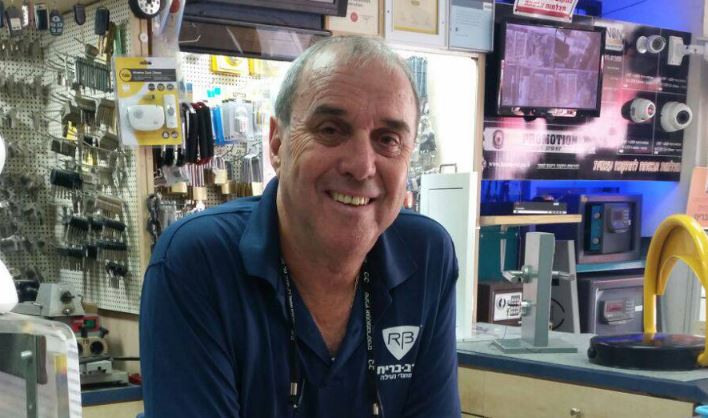 קובי זלוטניק, בעל חנות מוכרת בחדרה, הלך לעולמו – והתושבים נפרדים בעצב