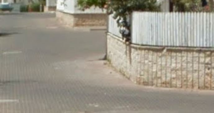 תביעות הדדיות בין שכנים באור עקיבא בגובה אלפי שקלים על הקמת גדר משותפת בשכונת אורות