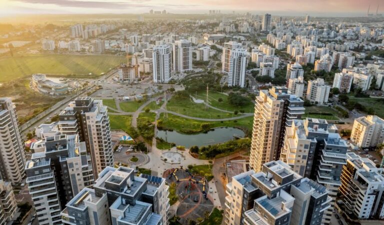 אלו הערים והמועצות הכי חזקות כלכלית בישראל: איפה נמצאות חדרה, פרדס חנה וחוף הכרמל?