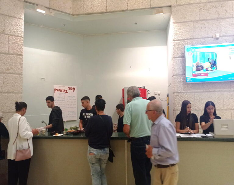 "קפה בתיאטרון": שיתוף פעולה בין מחלקת הנוער באור עקיבא להיכל התרבות הוליד מיזם חדש
