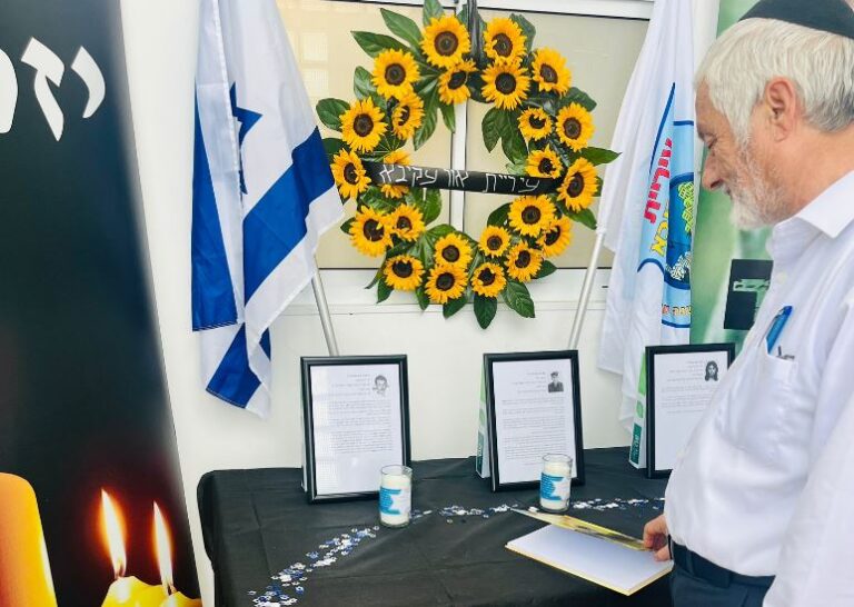 לראשונה: פינת הנצחה לזכר חללי מערכות ישראל, בני משפחה של עובדי עיריית אור עקיבא