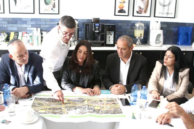 שרת התחבורה בביקור בחדרה: "נוביל מהפכה תחבורתית בעיר"
