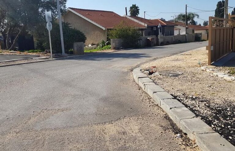 הושג הסכם פשרה בין תושבים לעיריית חדרה בנושא היטלי הסלילה עבור שדרות האביב
