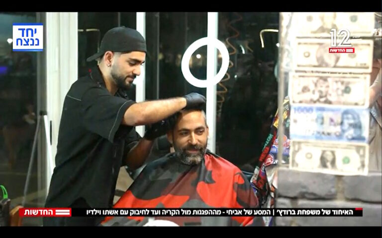 הקשר המיוחד שנרקם בין חייל המילואים מאור עקיבא לאביחי ברודץ, שאשתו ושלושת ילדיהם חזרו משבי חמאס [וידאו]