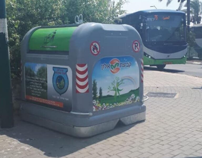 הניקיון ברחובות באור עקיבא: פחים חדשים מותקנים ברחובות, משאית טיאוט אחת בלבד פועלת בעיר