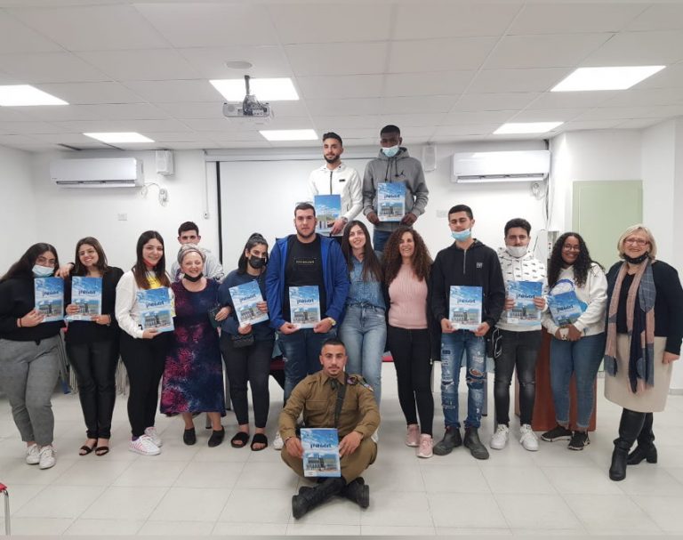 שיתוף הפעולה בין צה"ל לאמי"ת האופק באור עקיבא ממשיך לרגש: בוגר המחזור הראשון של המכללה קיבל תעודת הנדסאי