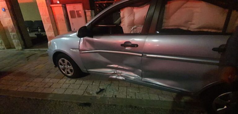 צעירה מחדרה שנלחצה, ברחה מהמשטרה והתנגשה בעמוד חשמל – לא תיכנס לכלא