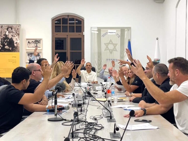 עיריית חדרה אישרה תבחיני תמיכות כלכליות לשנת 2025: מי יקבל כסף?