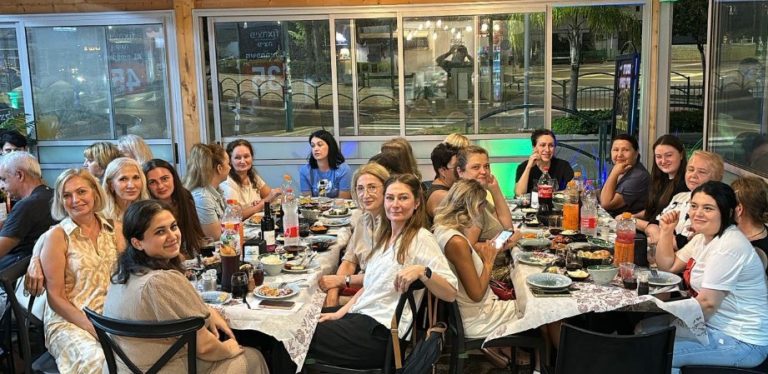 קבוצת "קלין סטס" חגגה ערב חברה חגיגי במסעדת "שיפודי הנשיא" באור עקיבא