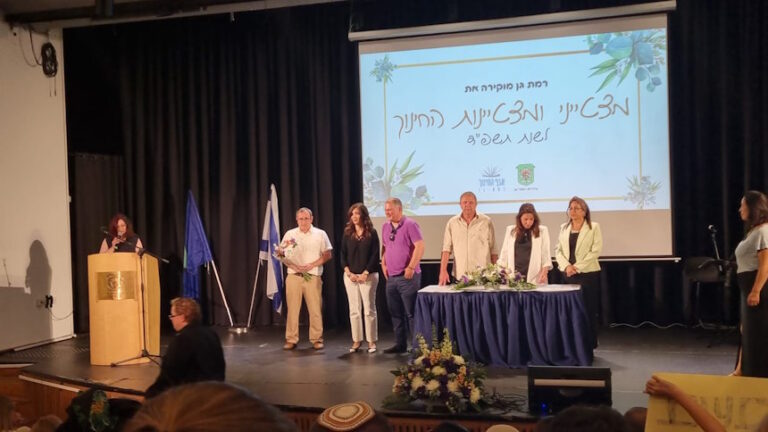 המנהל המוערך מאור עקיבא של רשת אמי"ת זכה כמצטיין בעיר בגוש דן